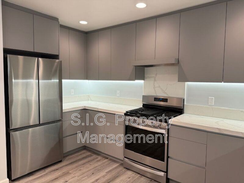 141 S Allen Ave - Photo 3 of 22