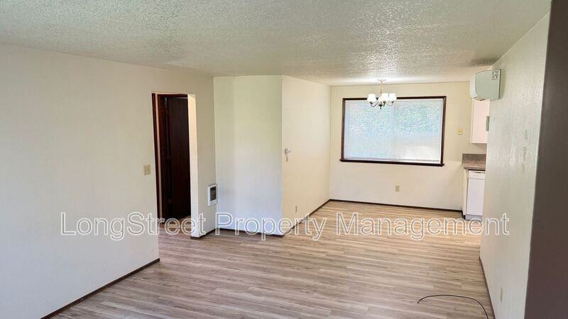 1020 Pioneer St - Photo 3 of 12