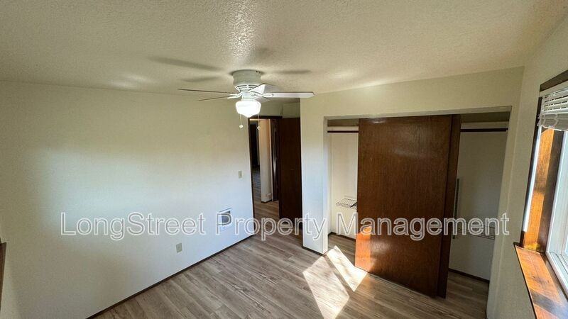 1020 Pioneer St - Photo 5 of 14