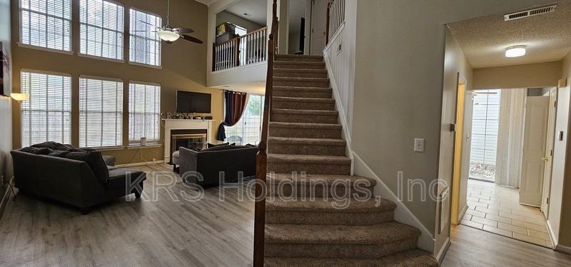 802 Old Mill Ct - Photo 3 of 22