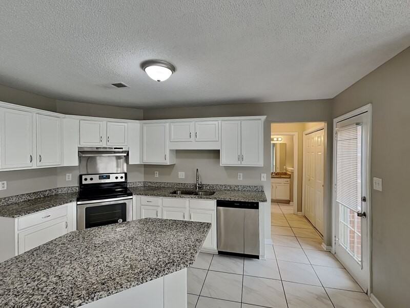 5657 Wolf Pack Dr - Photo 5 of 25