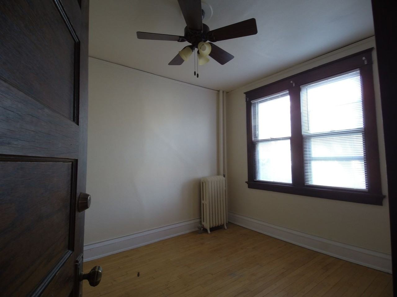 Saxony Manor - Photo 4 of 24