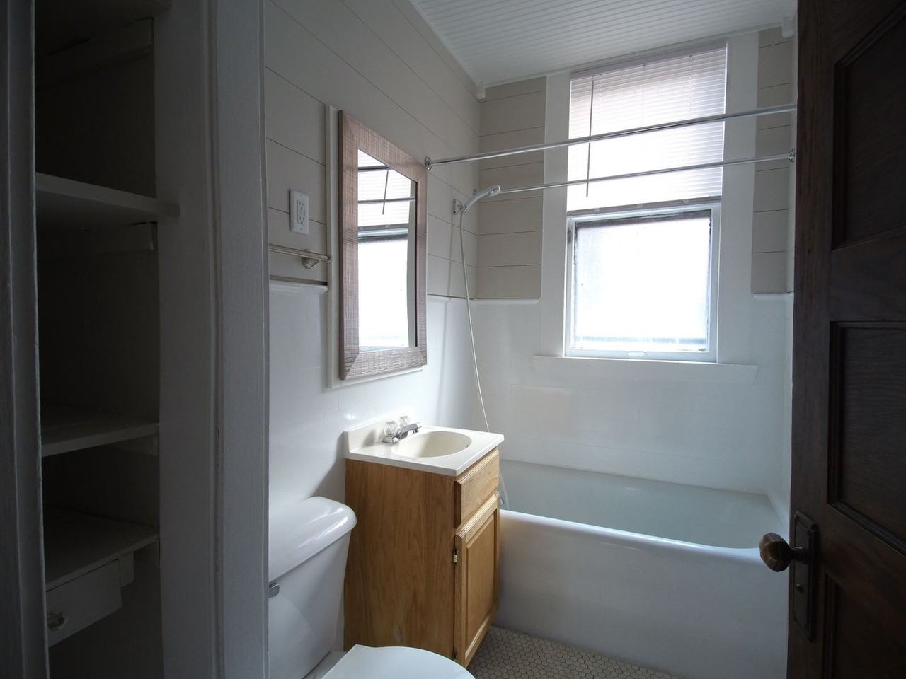 Saxony Manor - Photo 7 of 24