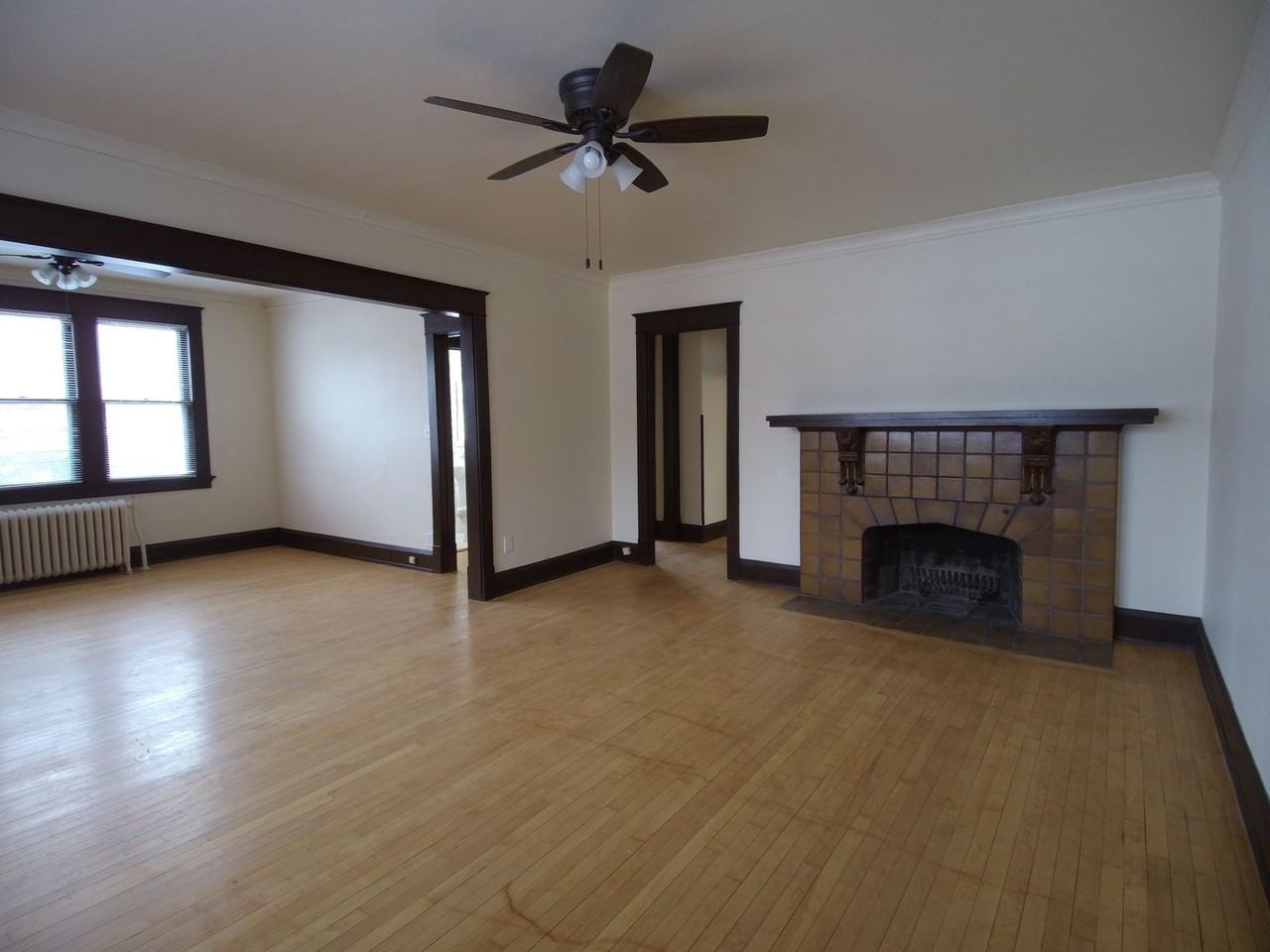 Saxony Manor - Photo 6 of 9
