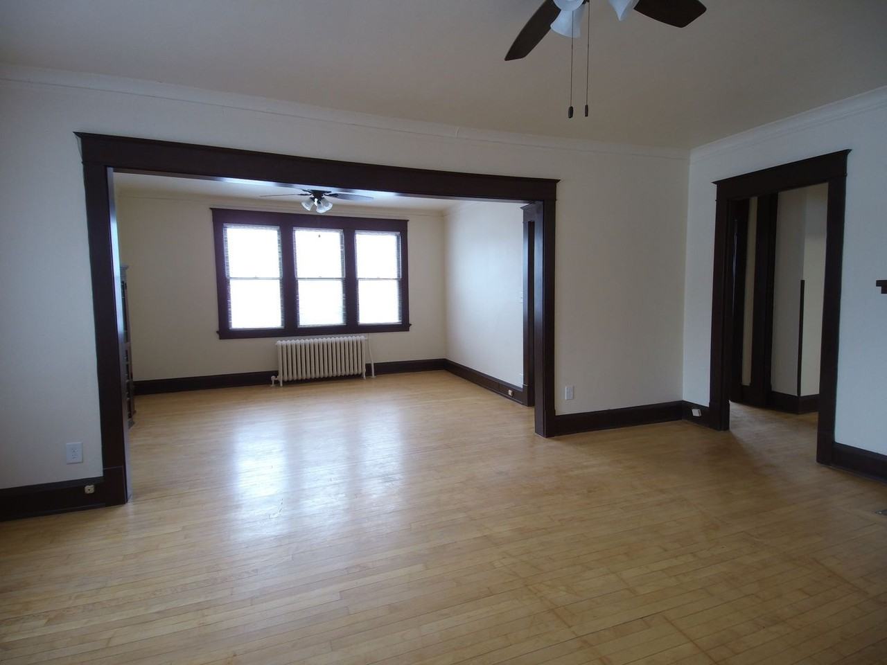 Saxony Manor - Photo 7 of 9