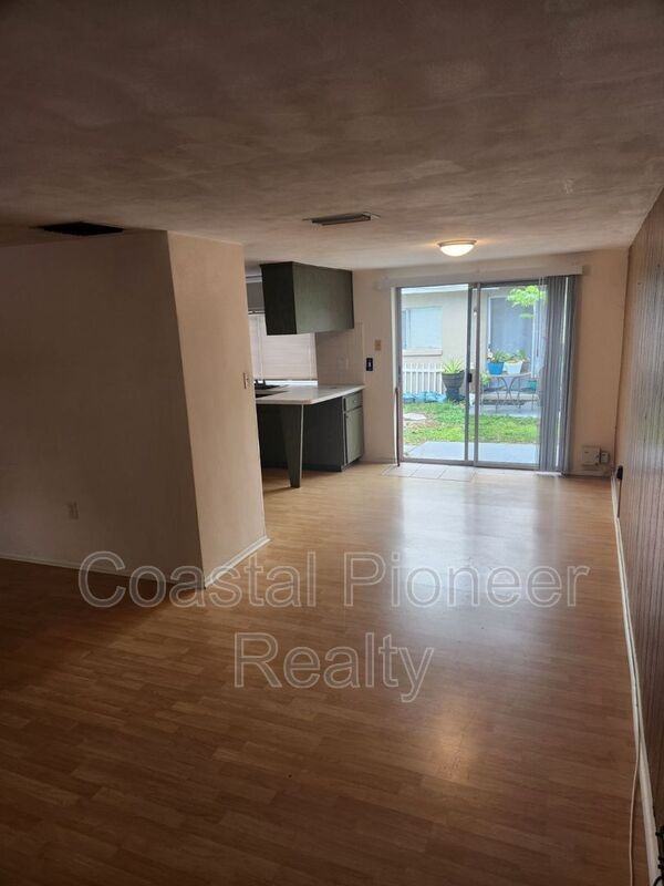 5823 Elm St - Photo 6 of 15