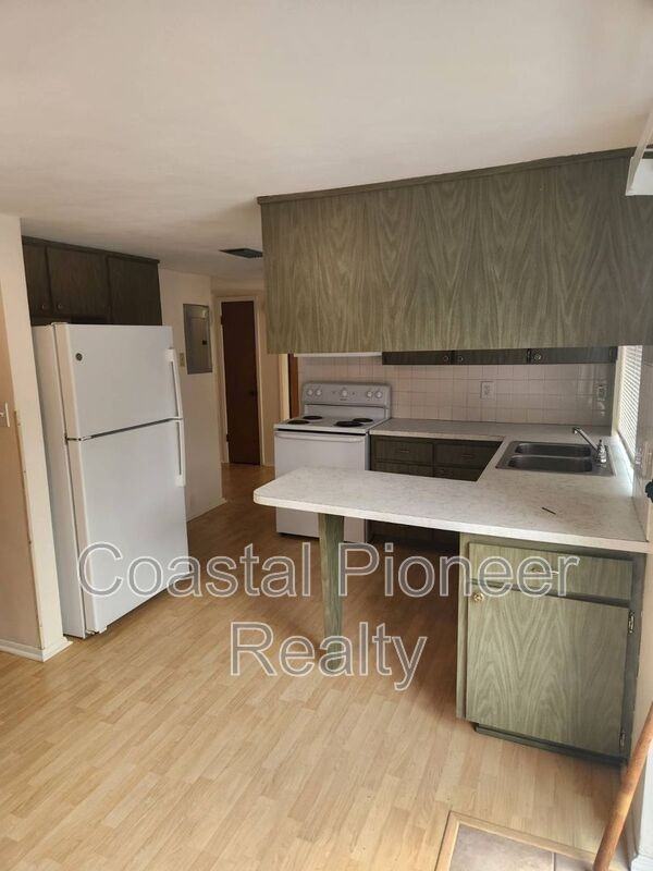 5823 Elm St - Photo 7 of 15