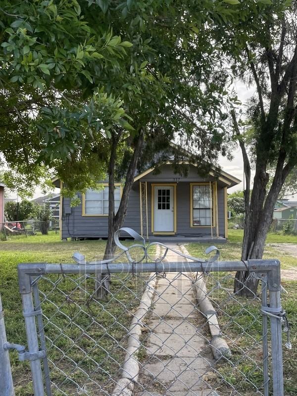 317 Oklahoma St - Photo 2 of 16