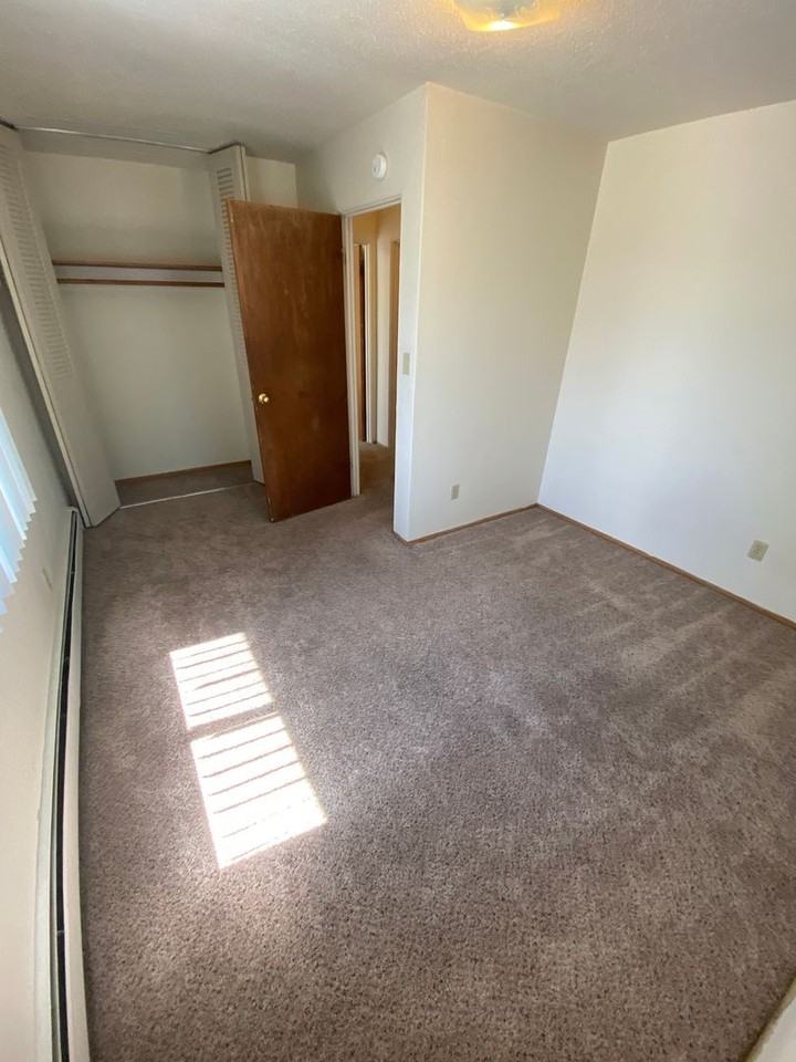 College Manor - Photo 6 of 6