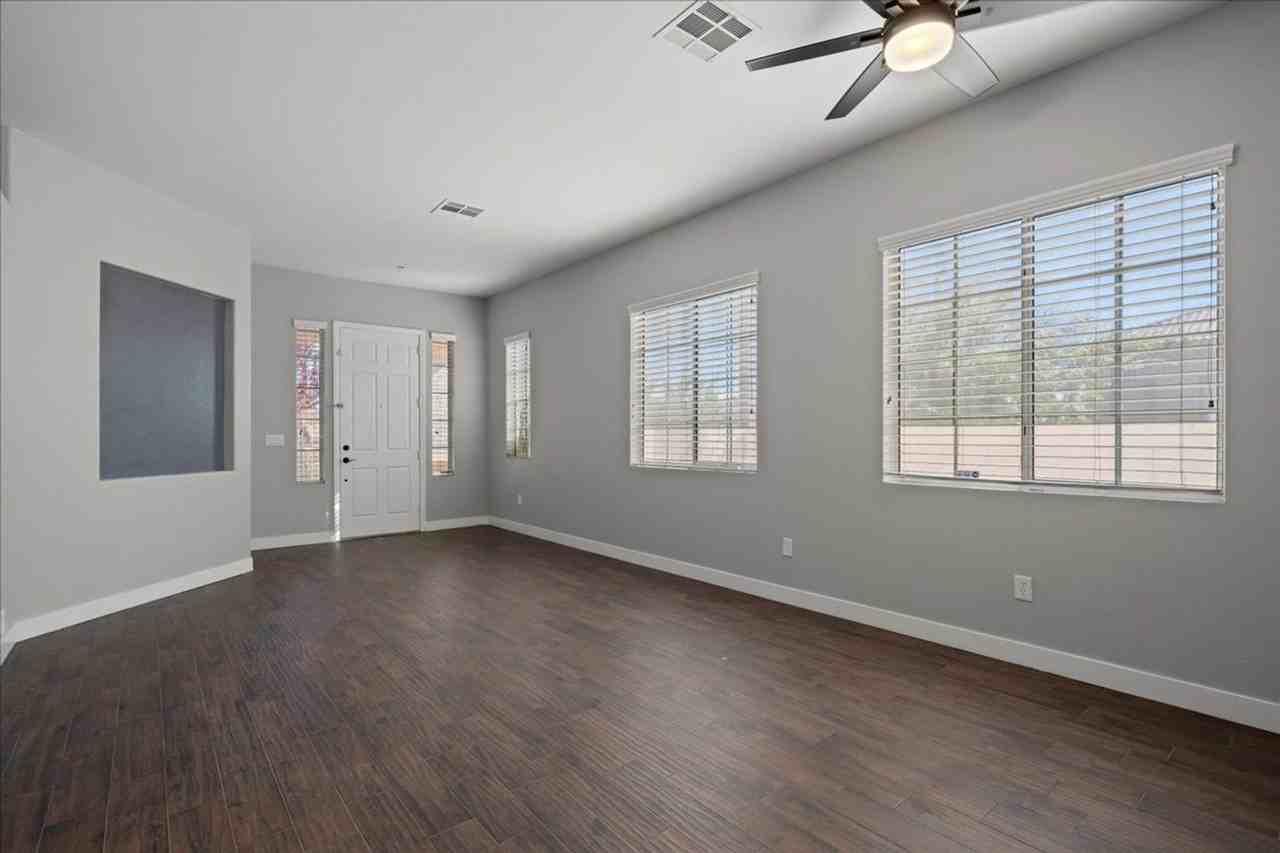 10101 Pinnacle View Pl - Photo 4 of 37
