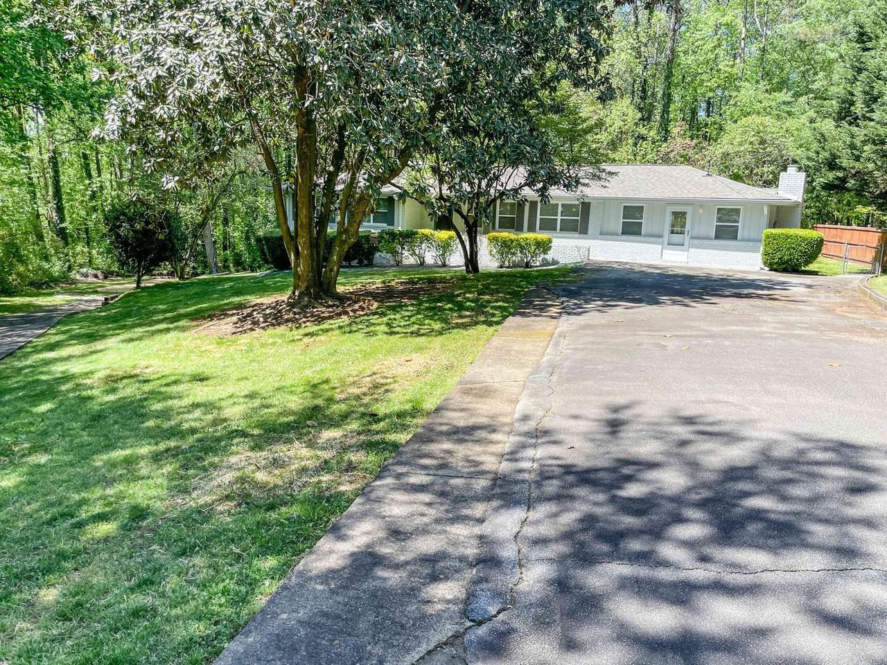 2307 Rubart Dr - Photo 2 of 32