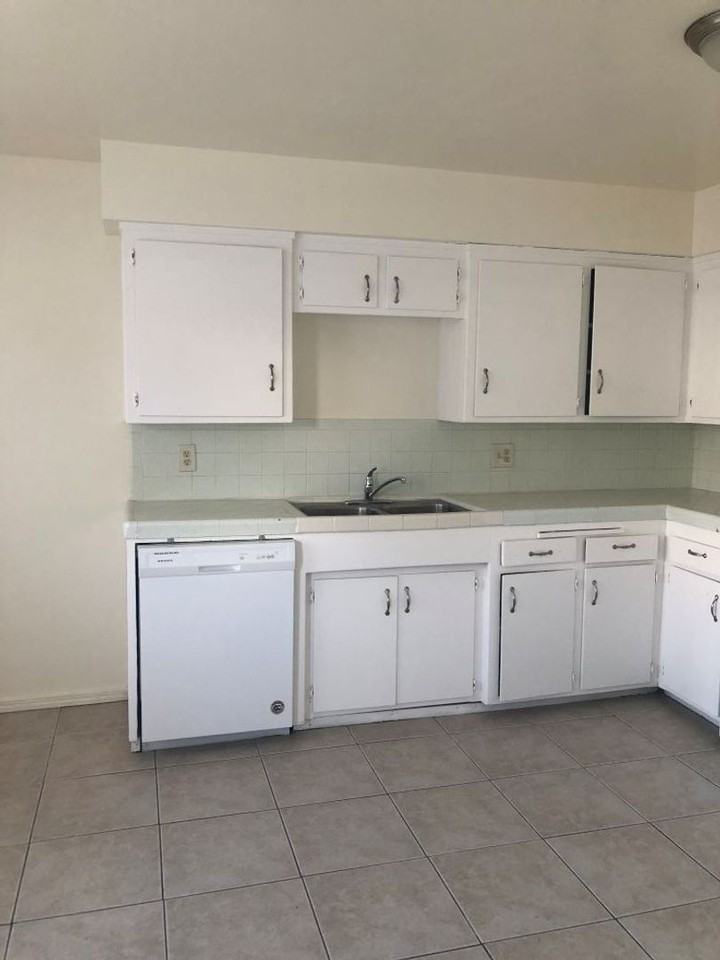 1811 Lacey St #19 - Photo 4 of 15