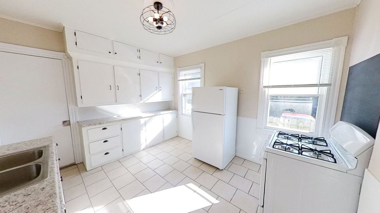 279 Pearl St - Photo 5 of 21