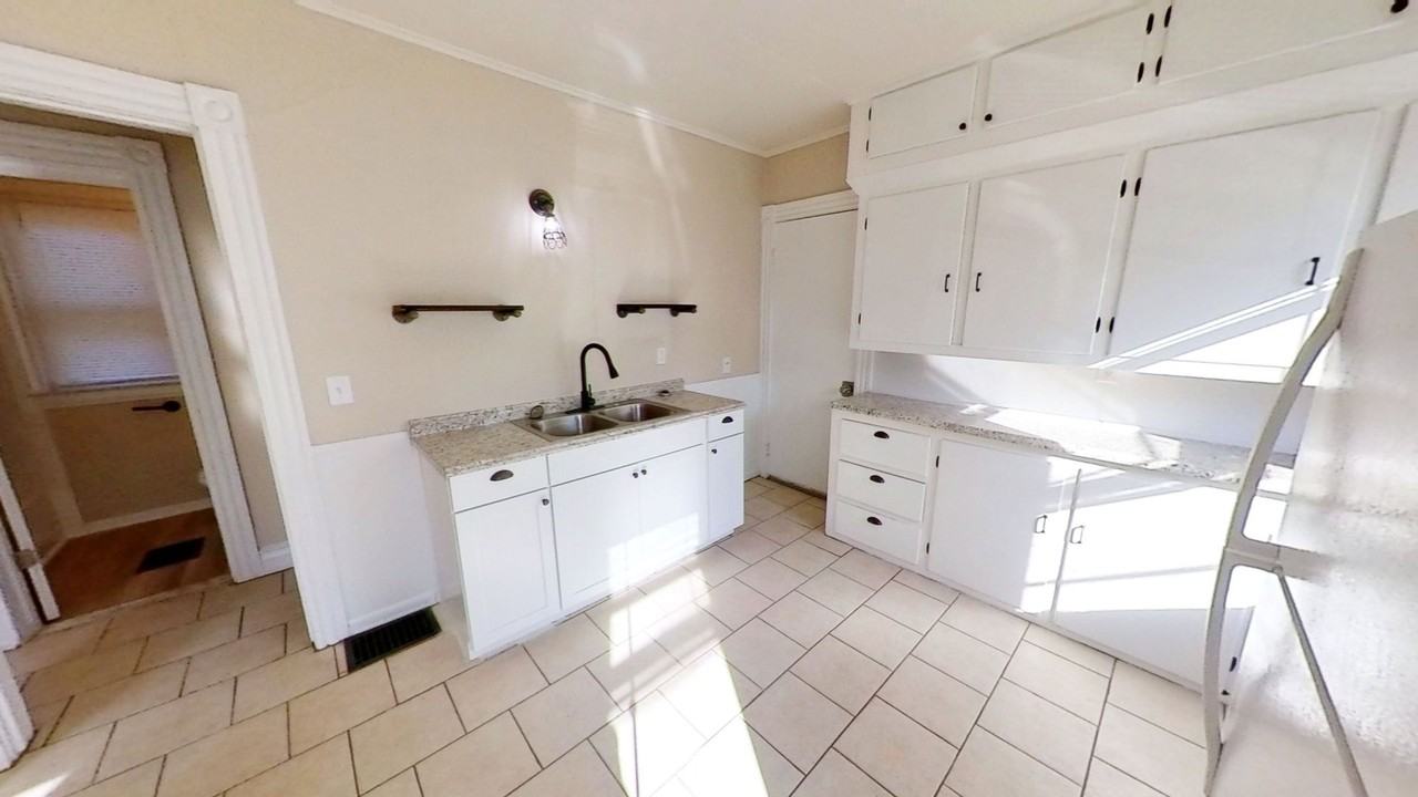 279 Pearl St - Photo 6 of 21