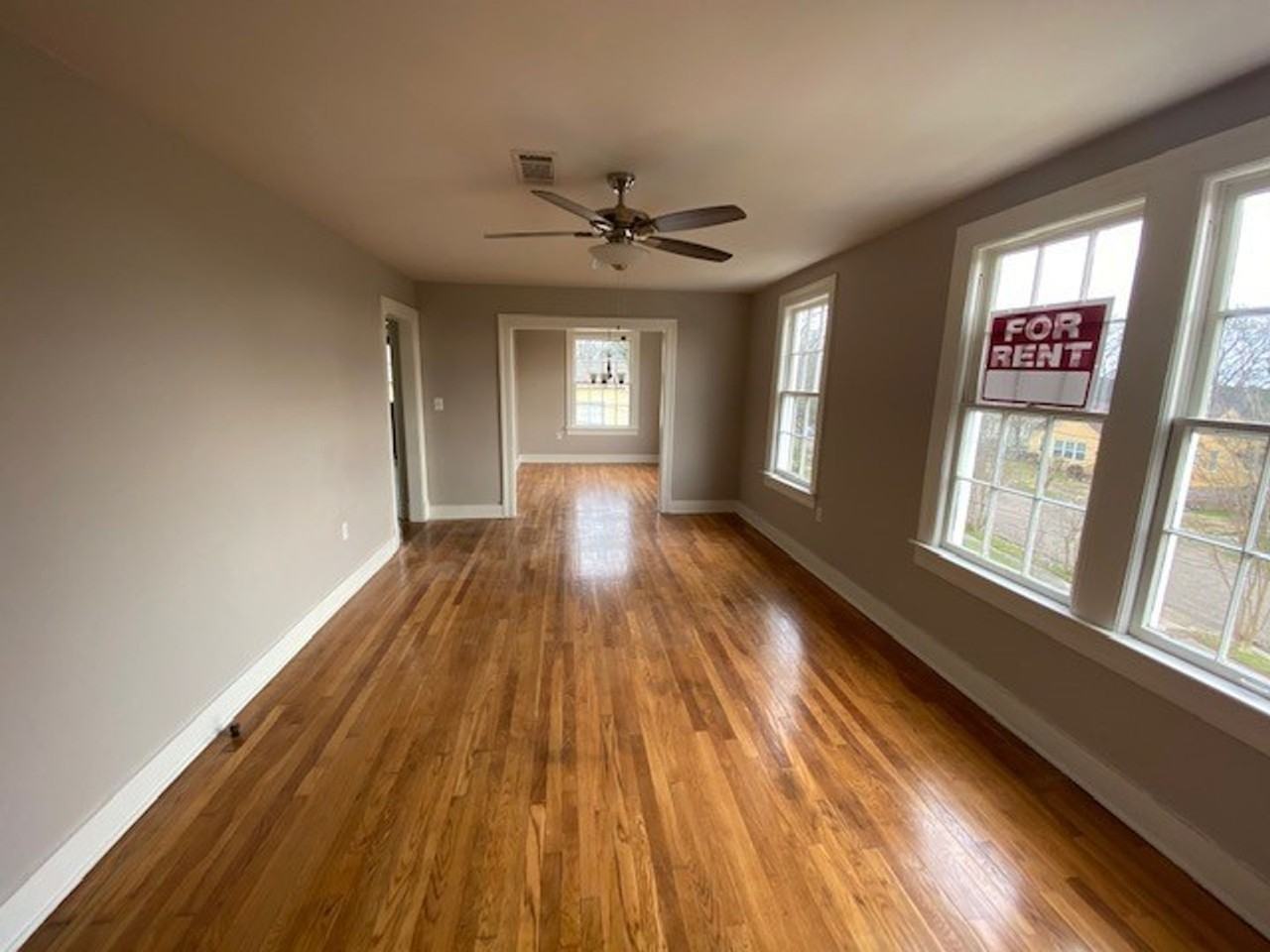 909 Whitworth St - Photo 3 of 12