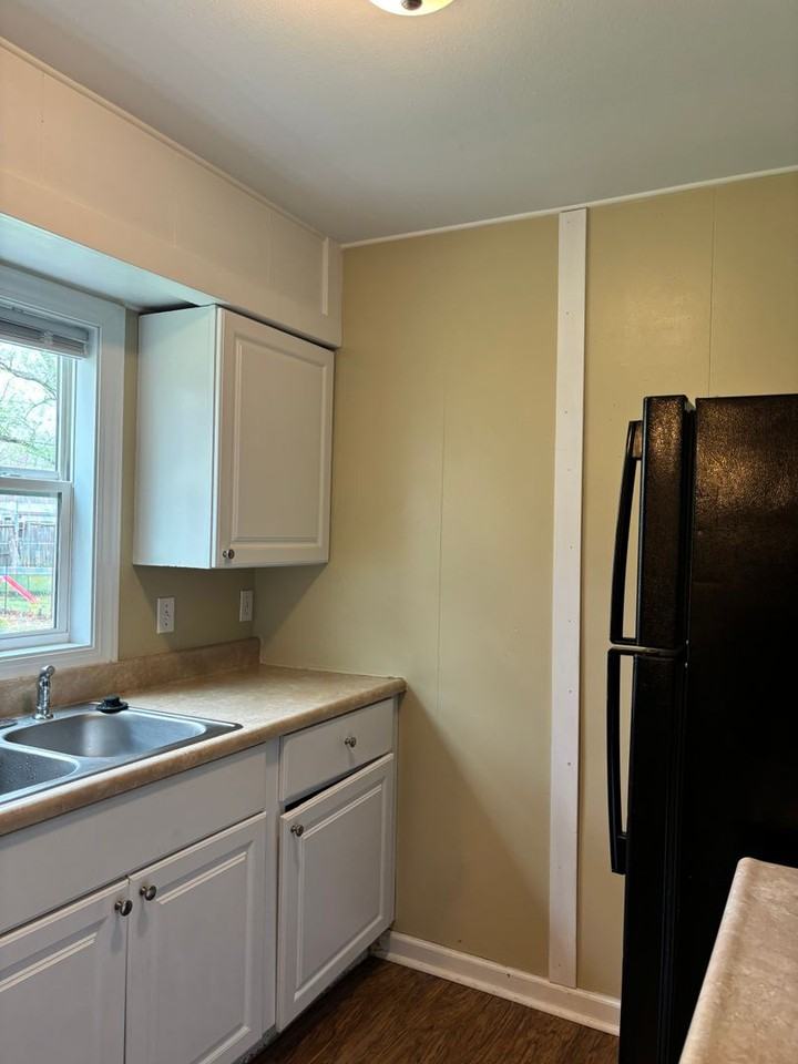 1140 E Crowley St - Photo 3 of 9