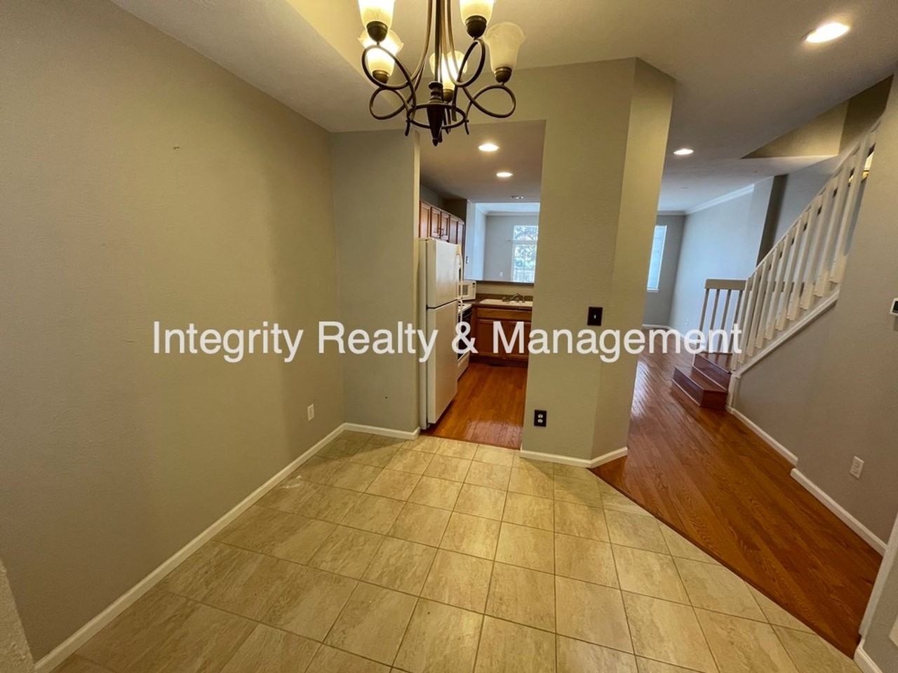 9106 W Phillips Dr - Photo 4 of 27