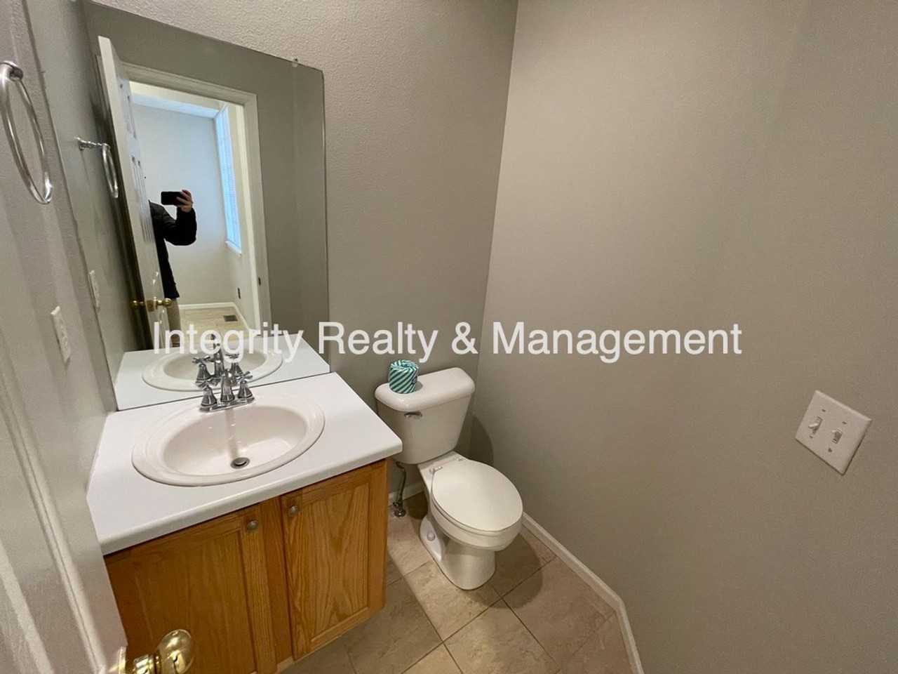 9106 W Phillips Dr - Photo 6 of 27