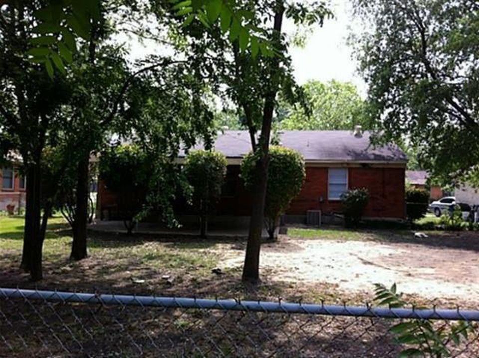 10381 Newcombe Dr - Photo 2 of 11