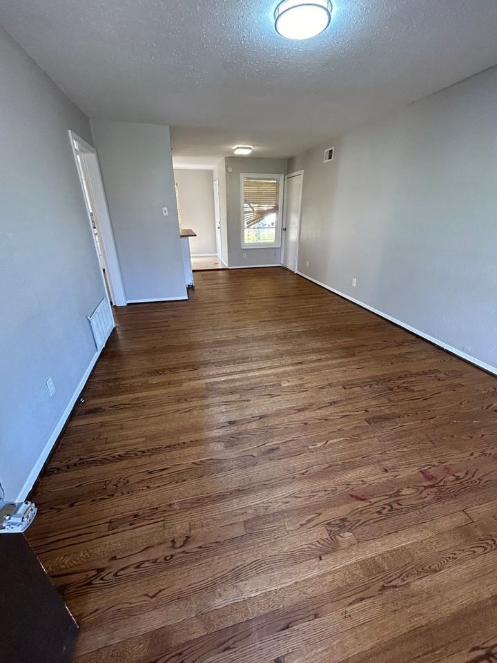 10381 Newcombe Dr - Photo 3 of 11