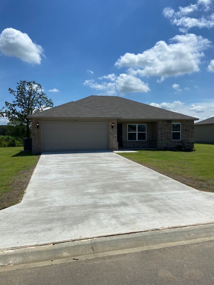 112 Ellis Dr - Photo 4 of 20