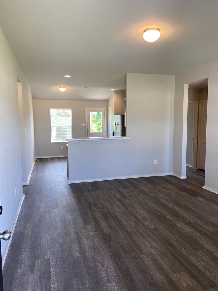 112 Ellis Dr - Photo 5 of 20