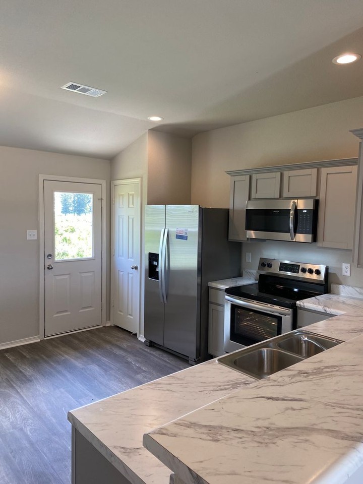 112 Ellis Dr - Photo 6 of 20