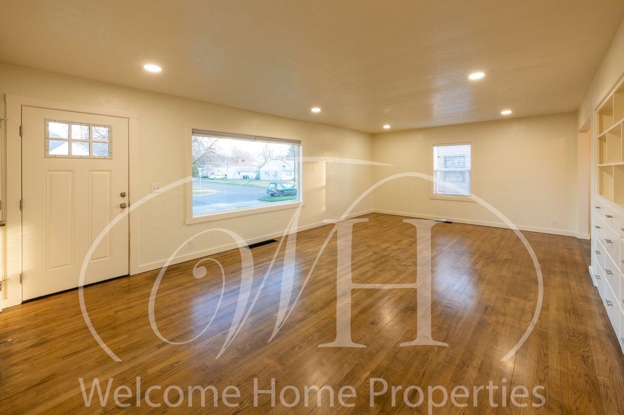 503 E Pine St - Photo 5 of 22