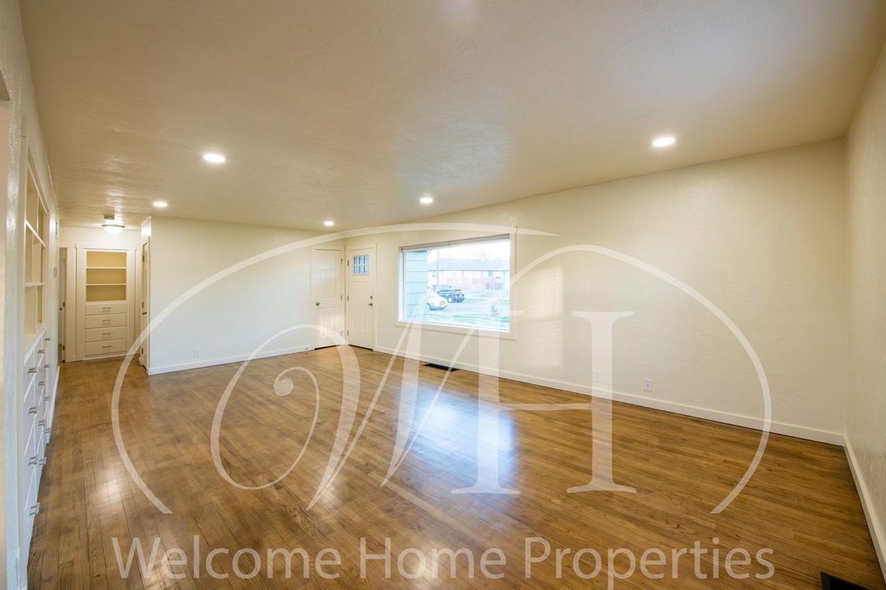 503 E Pine St - Photo 6 of 22