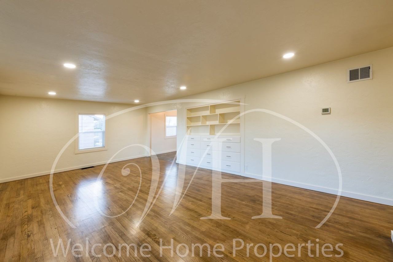 503 E Pine St - Photo 7 of 22