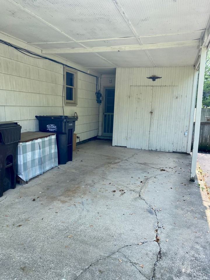 809 Southmoor Pl - Photo 2 of 10