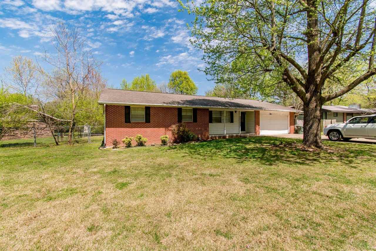 2340 W Berry St - Photo 2 of 18