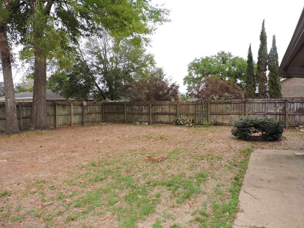 5725 Keystone Rd - Photo 2 of 26