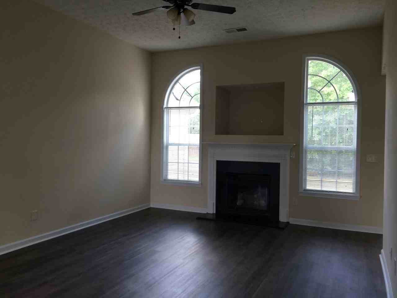 106 Belmont Ct - Photo 3 of 10