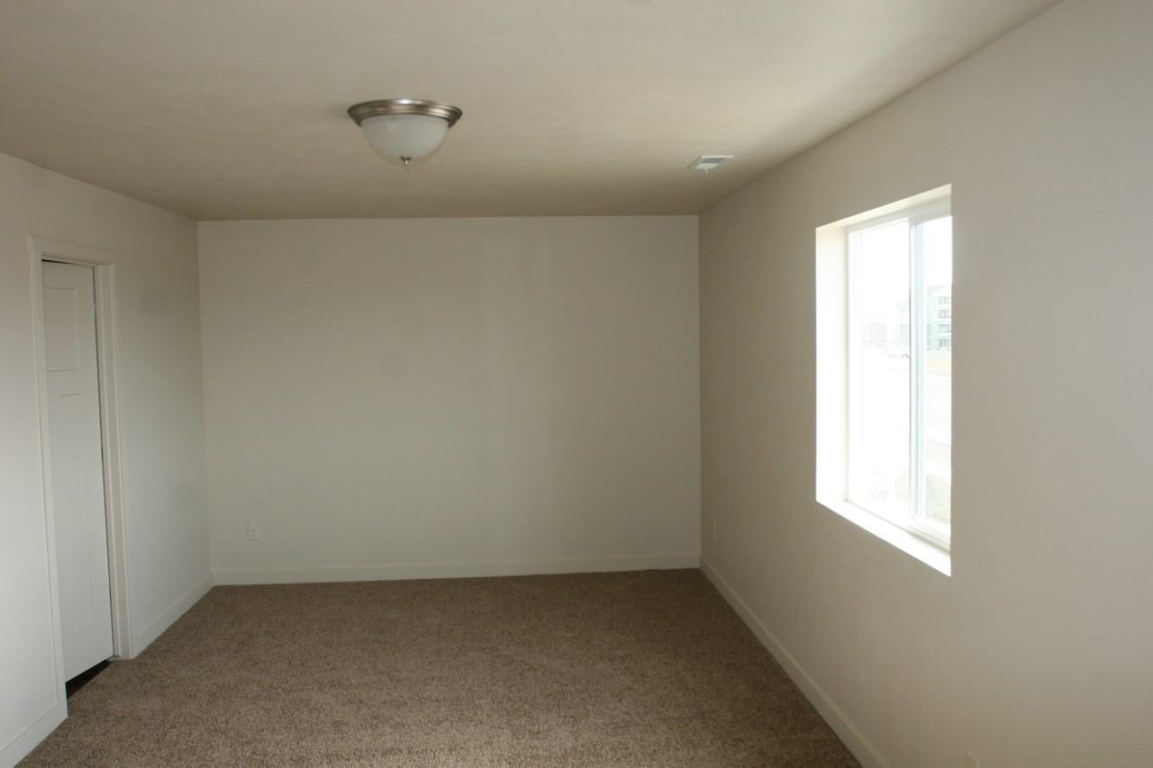 215 N 680 E - Photo 5 of 10