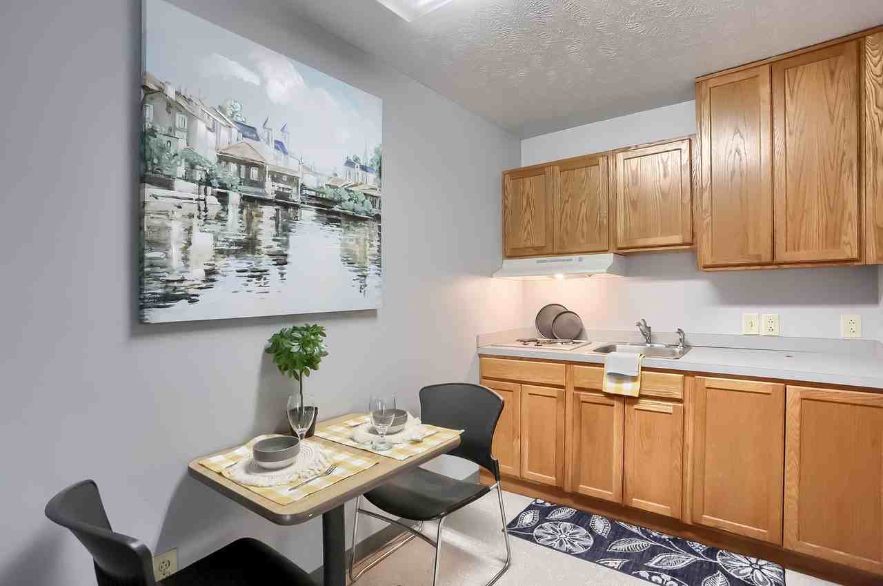 875 New Castle Rd - Photo 4 of 10