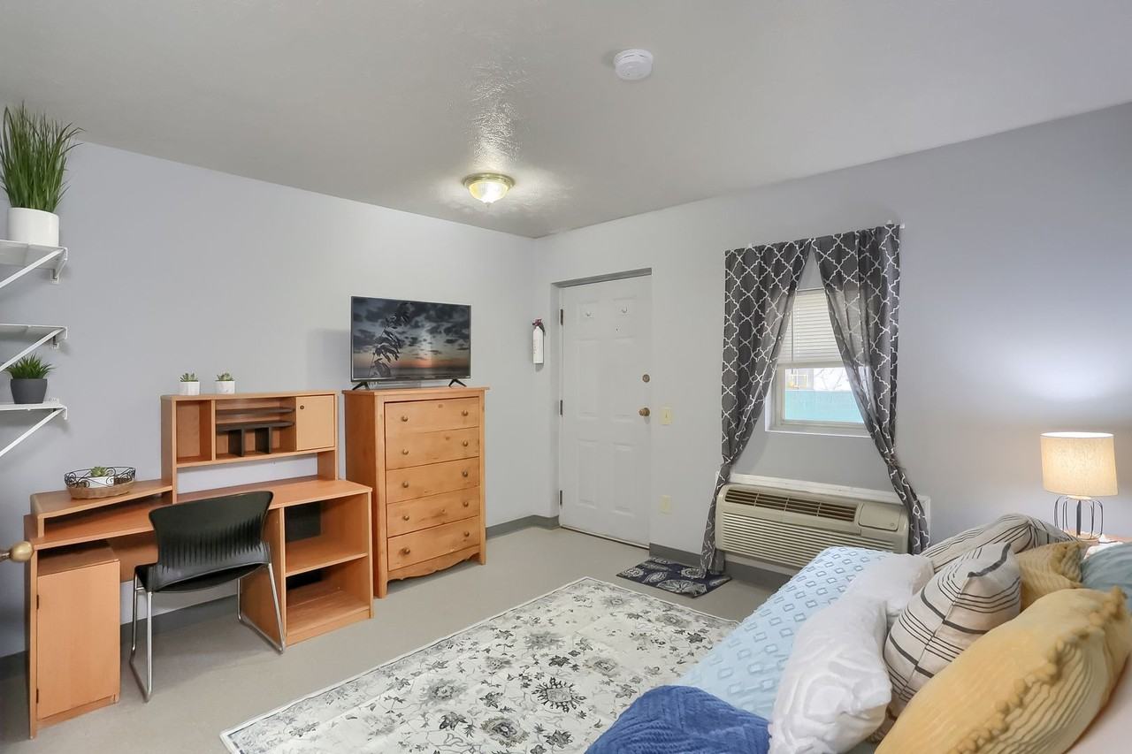 875 New Castle Rd - Photo 5 of 10