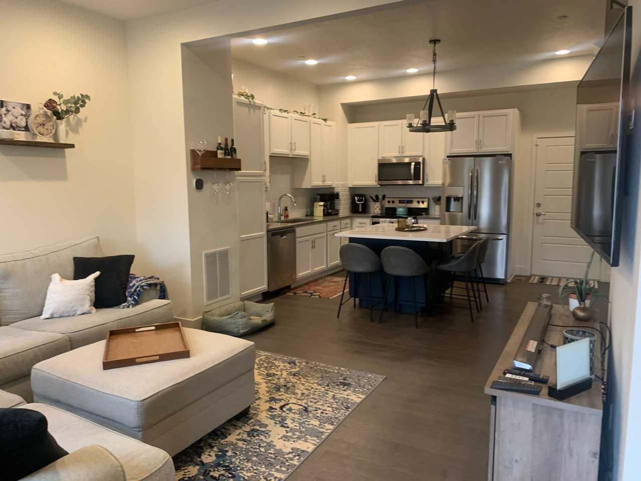 622 Discovery Pkwy - Photo 3 of 21