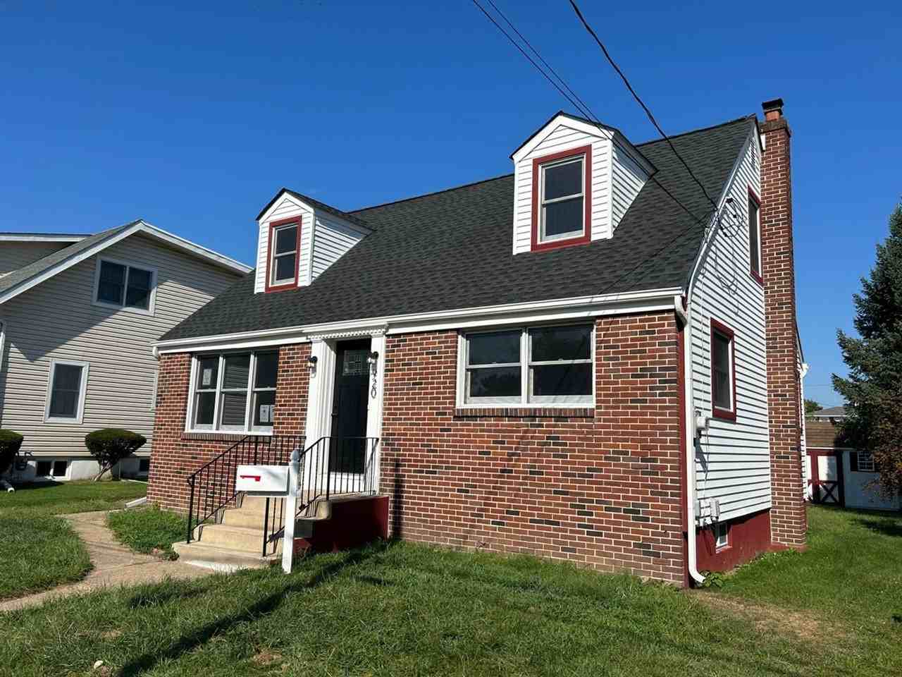 920 Moorland Ave - Photo 3 of 17