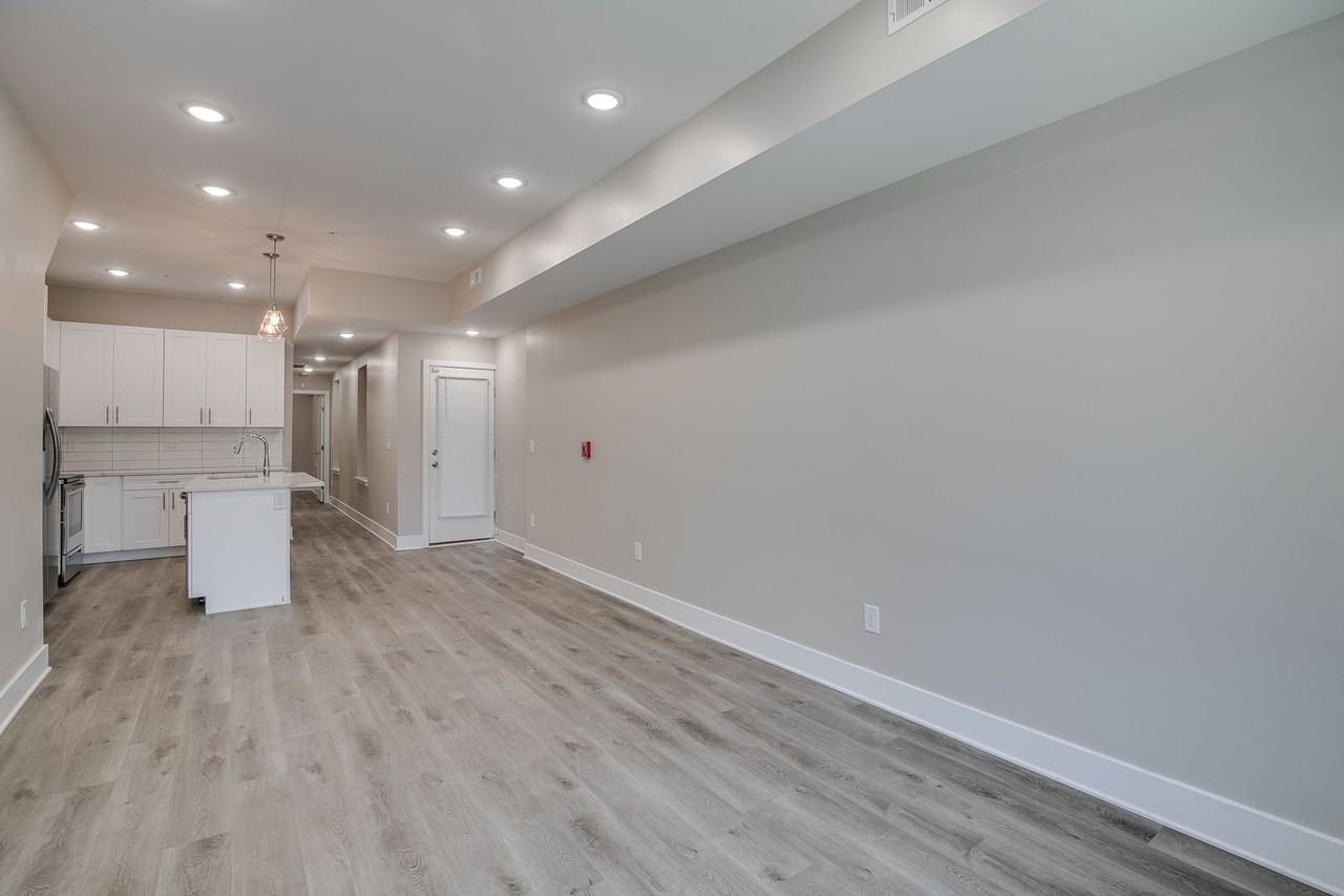 2017 N College Ave - Photo 4 of 50