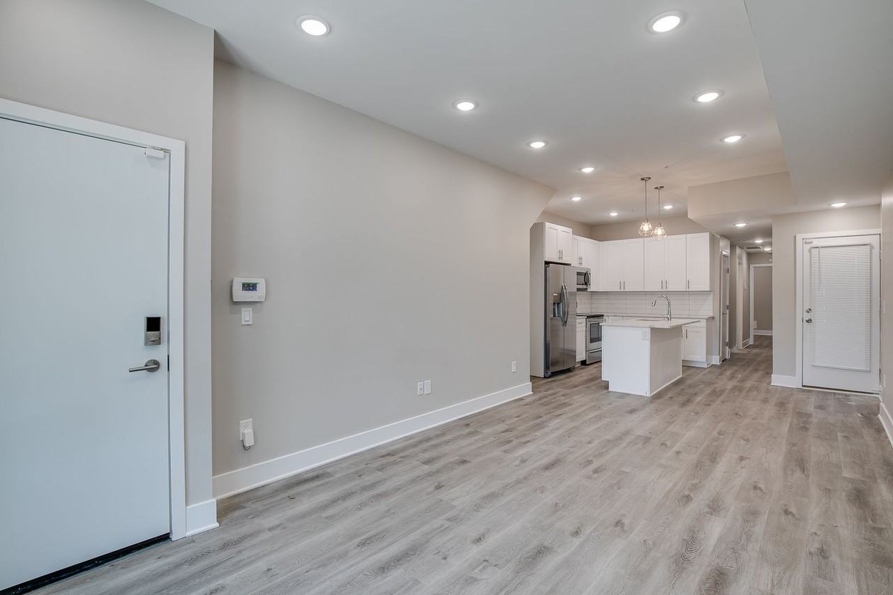 2017 N College Ave - Photo 5 of 50