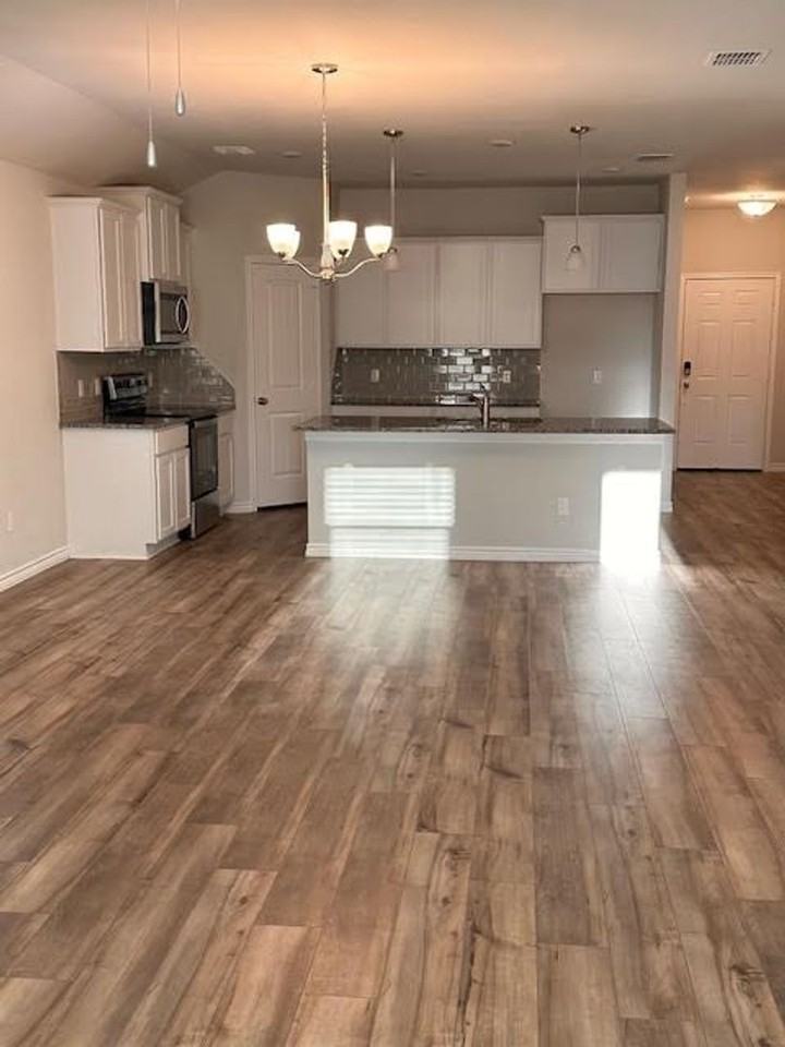 10908 Worthington St - Photo 2 of 21
