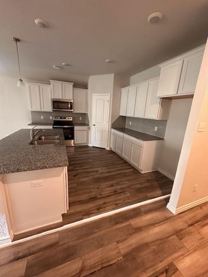 10908 Worthington St - Photo 3 of 21