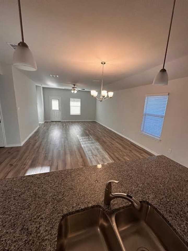 10908 Worthington St - Photo 4 of 22