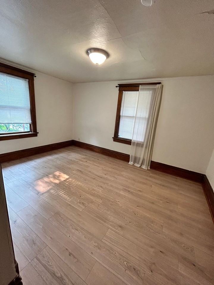 2204 Franklin Street - Photo 3 of 8