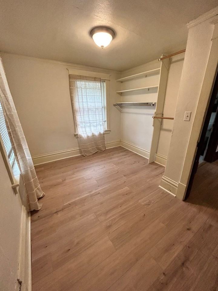 2204 Franklin Street - Photo 4 of 8