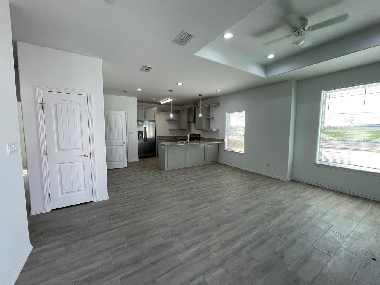 Oak's on Mile 7 - Photo 2 of 27