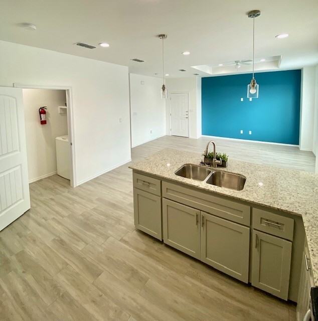 Oak's on Mile 7 - Photo 4 of 27