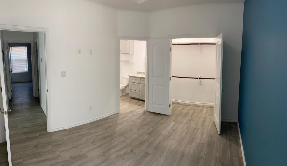 Oak's on Mile 7 - Photo 7 of 27