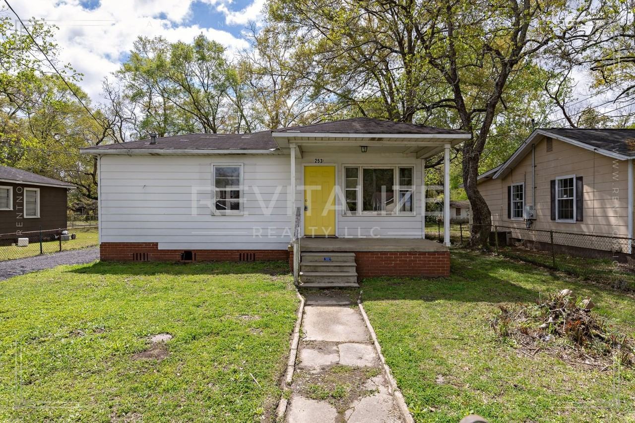 253 10th Ave - Photo 2 of 22